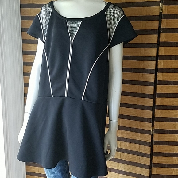 EUC!  Torrid stretch top - Picture 4 of 10